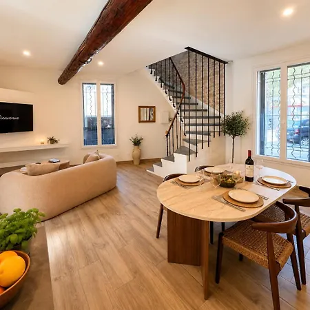 Duplex Central, 2 Personnes, Centre-ville, Lit 180x200 Ним