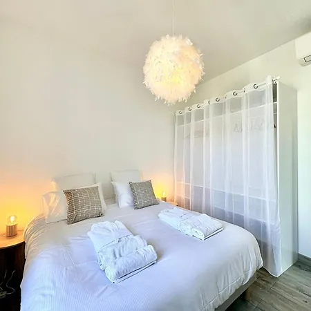 Duplex Central, 2 Personnes, Centre-ville, Lit 180x200 * Ним