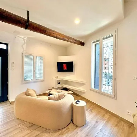 Duplex Central, 2 Personnes, Centre-ville, Lit 180x200 Ним